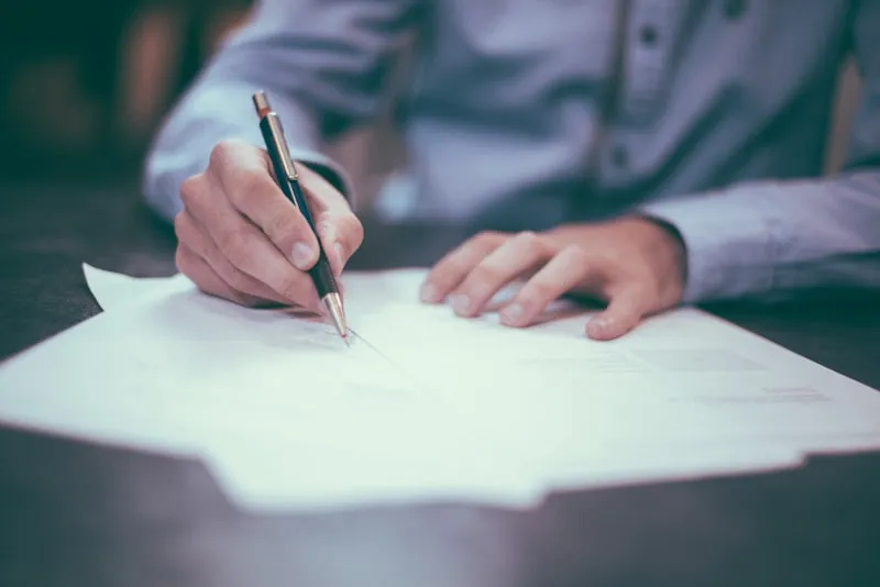 Agencia de seguros independiente: rastreo de renovaciones, respuesta a leads, revisiones de póliza y comunicaciones con clientes — manejado por un asistente de IA personalizado